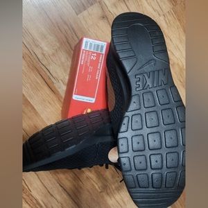 Nike woman’s  size 12 brand new
